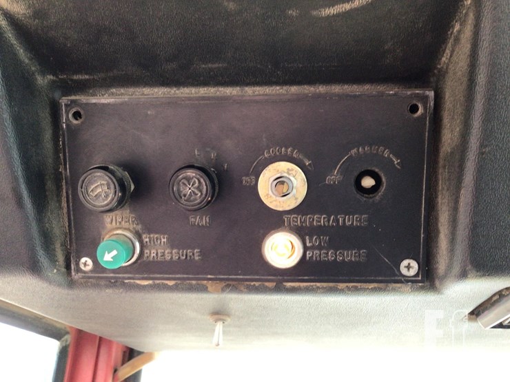 1983-versatile-835-image-16