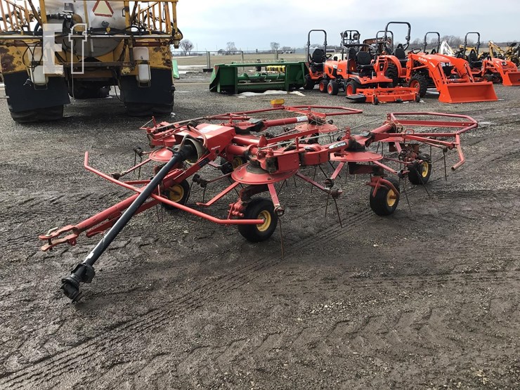 new-holland-169-image-3