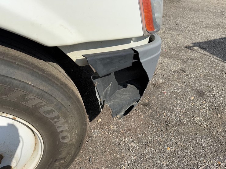 freightliner-semi-tractor-image-12