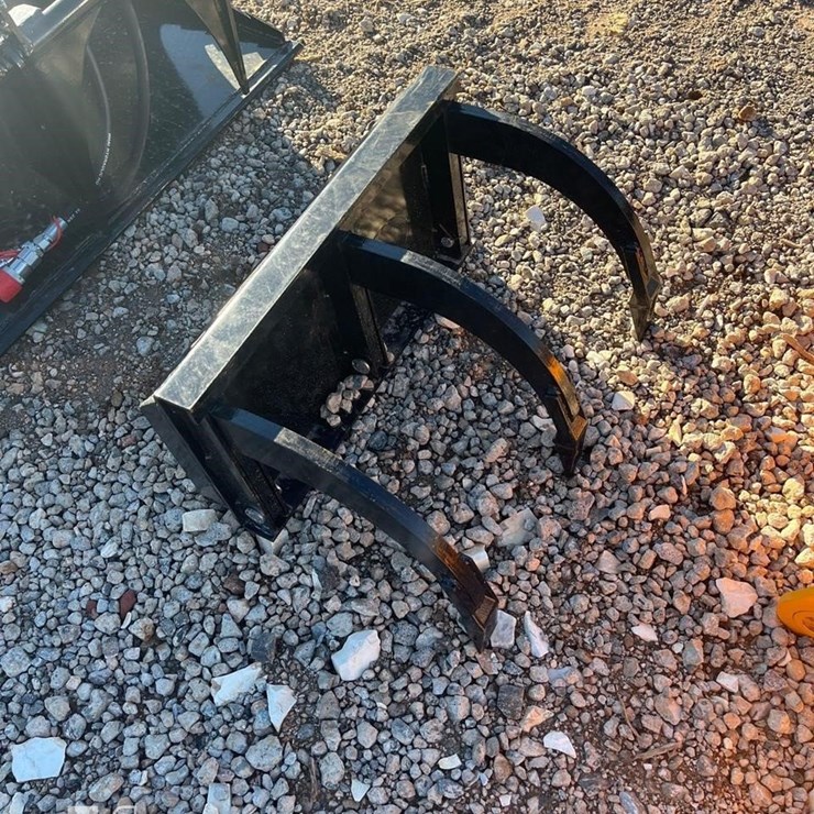SKID STEER THREE-TOOTH RIPPER