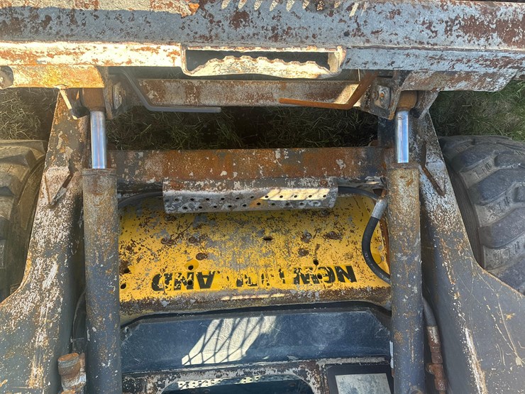 new-holland-l175-image-22