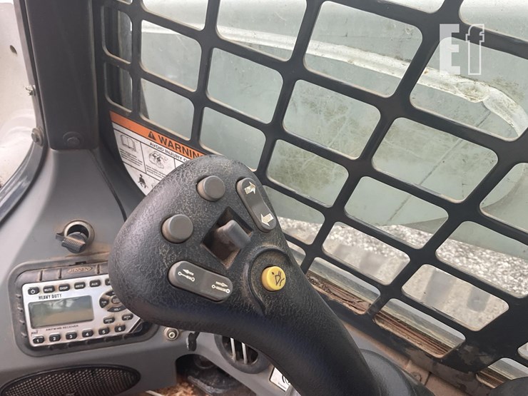 2021-bobcat-t870-image-18