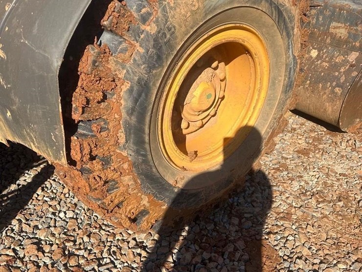 2011-volvo-l60f-image-14