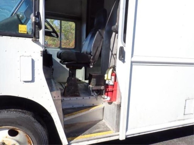 2015-freightliner-mt55-image-10