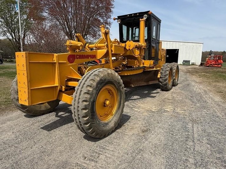 1973-champion-565t-motorgrader-image-1