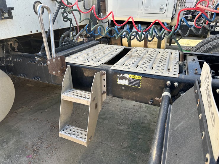 #33712-•-2011-mack-cxu-t/a-sleeper-truck-tractor-1m1aw09y5bm013138-image-27