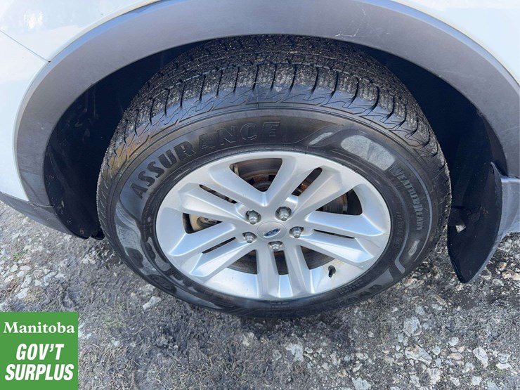 2017-ford-explorer-image-12