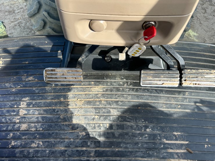 2010-john-deere-8295r-image-59