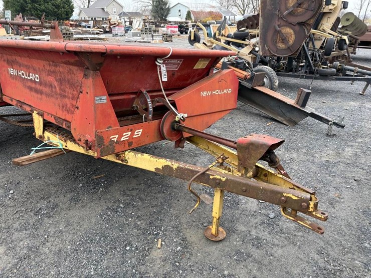 new-holland-329-image-3