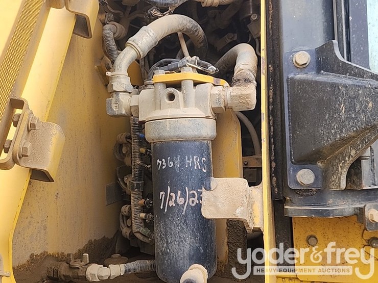 2017-komatsu-d61pxi-24-image-9