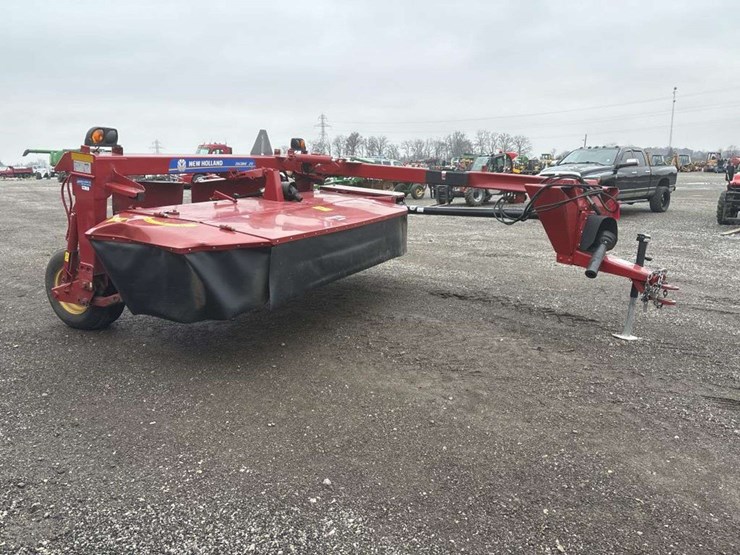 2021-new-holland-210-image-5