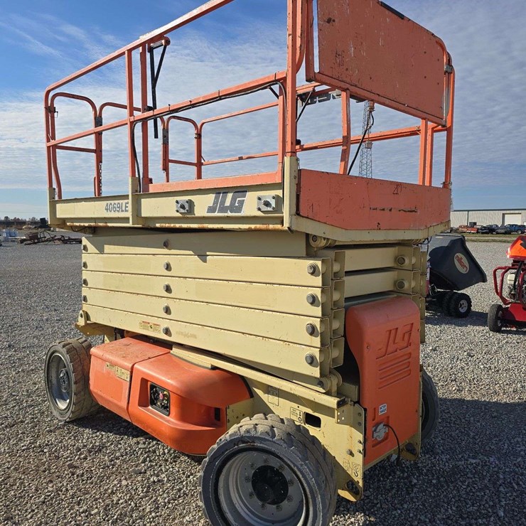 2011 JLG 4069LE