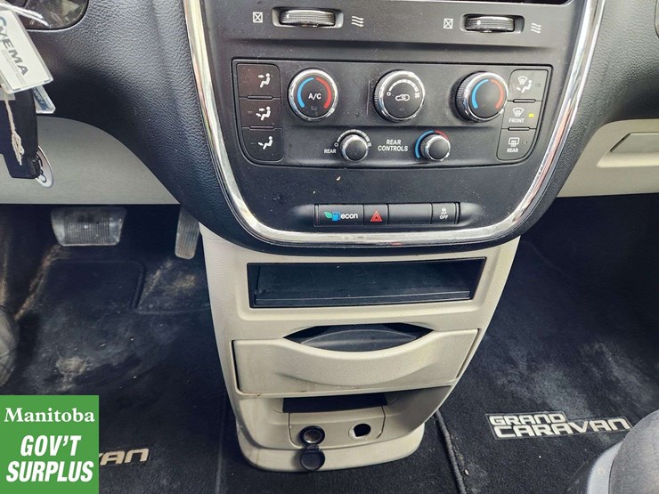 2013-dodge-grand-caravan-se-image-23