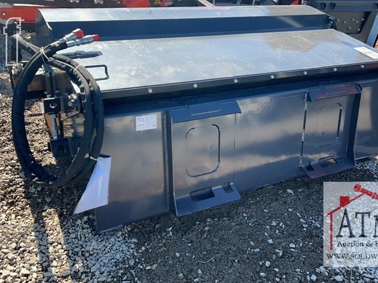 new-72"-wig-box-broom-sweeper-image-3