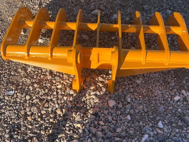 cat305-44in-rake-grapple-attachment-image-3