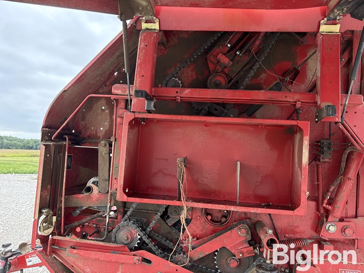 2005-new-holland-br780-image-20