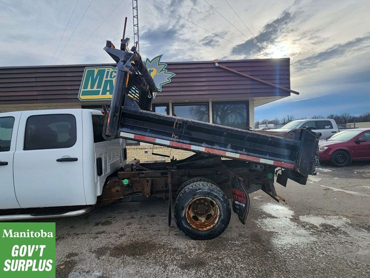 2013-chevrolet-silverado-3500hd-image-11