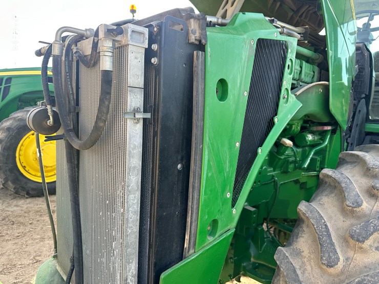 2013-john-deere-8285r-image-36
