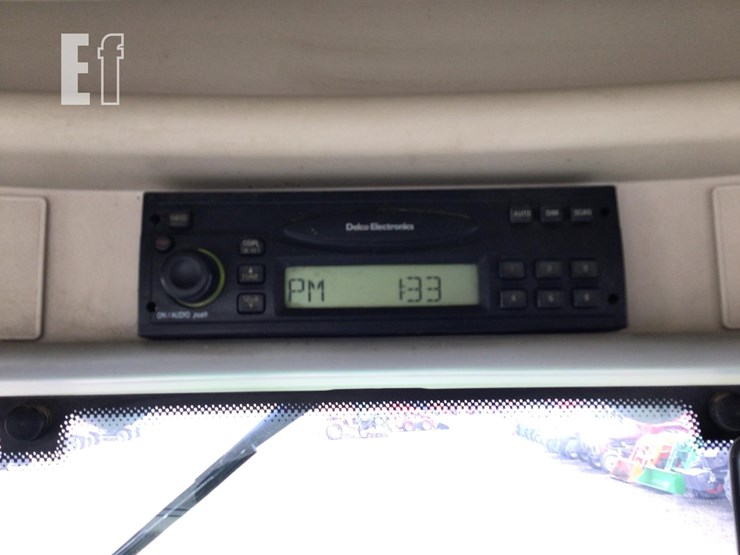 2004-john-deere-6320-image-22