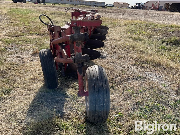 1982-white-588-image-6