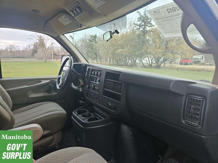 2011-chevrolet-express-1500-image-30