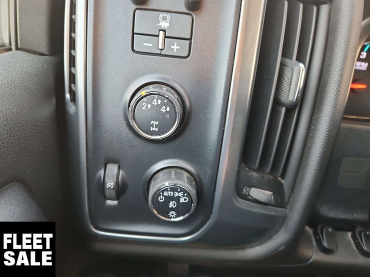 2015-chevrolet-silverado-2500hd-image-11