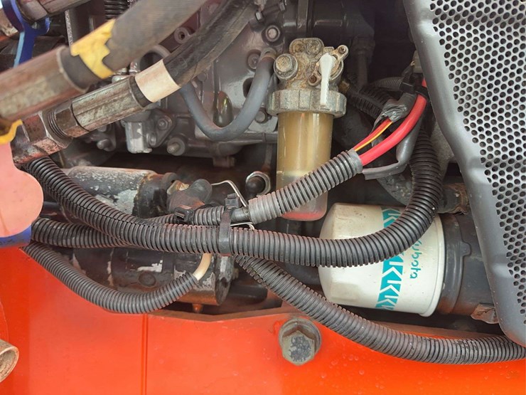 2010-kubota-m7040-image-21