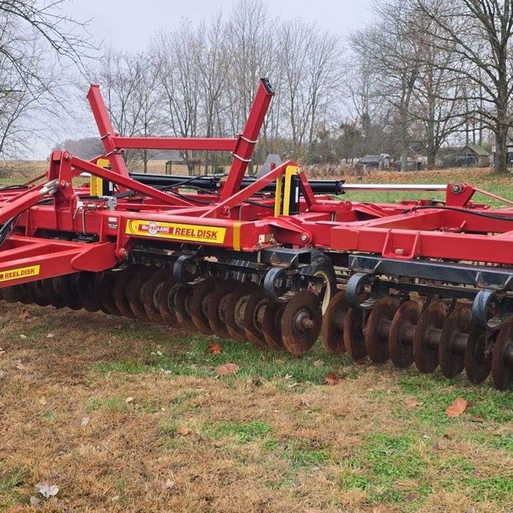 McFarlane 4030-RB6, Reel Disk, 30ft, Tandem Axle, 18.5'' blades, Manual Gang adjust, Disc Blade, beater, 3 bar harrow, and basket, s/n- 17165