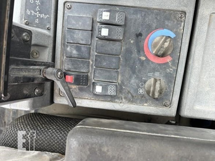 2004-caterpillar-938g-image-40