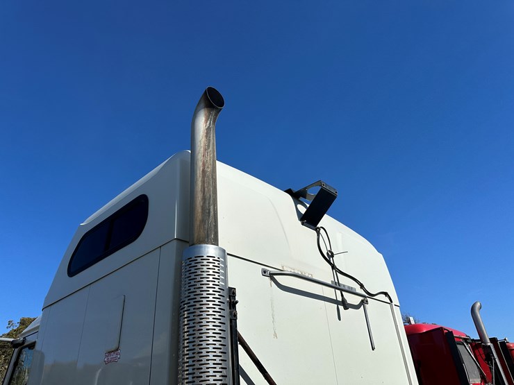 #33710-•-2011-mack-cxu-t/a-sleeper-truck-tractor-1m1aw09y3bm013638-image-28