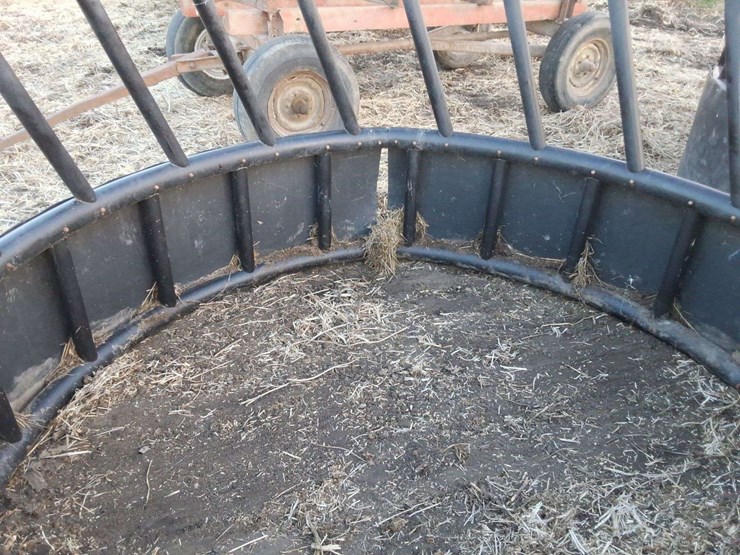 heavy-duty-poly-round-bale-feeder-image-3