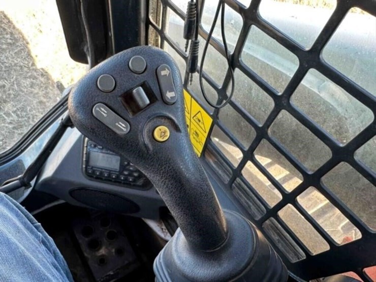 2024-bobcat-t740-image-20