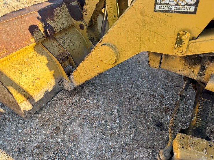 caterpillar-420d-image-55