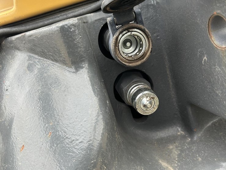 2014-challenger-mt585d-image-8