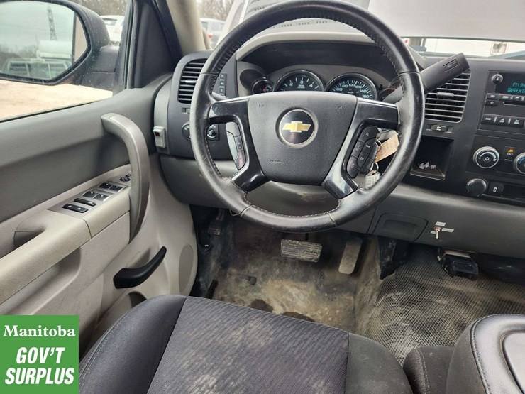 2012-chevrolet-silverado-2500hd-image-26