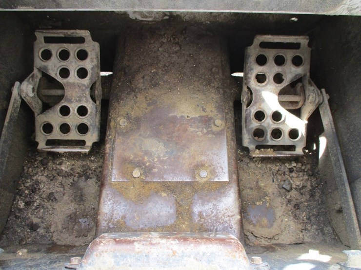 2005-bobcat-s250-image-12