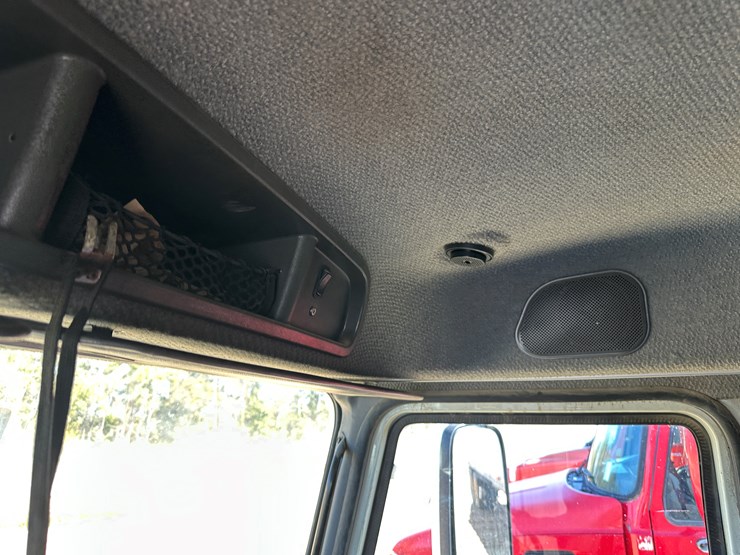 #33710-•-2011-mack-cxu-t/a-sleeper-truck-tractor-1m1aw09y3bm013638-image-73