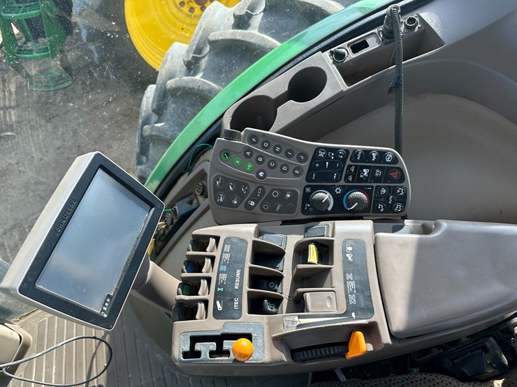 2013-john-deere-8285r-image-49