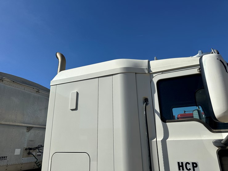 #33704-•-2011-mack-cxu-t/a-sleeper-truck-tractor-1m1aw09y8bm013165-image-43