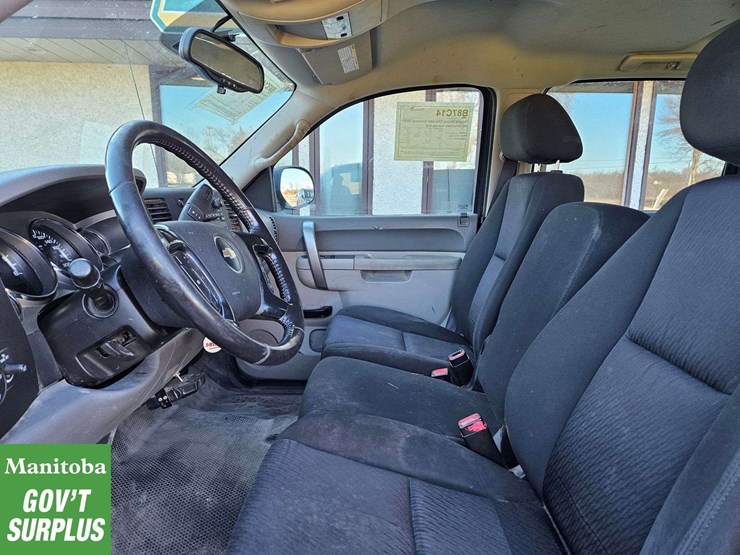 2012-chevrolet-silverado-2500hd-image-26