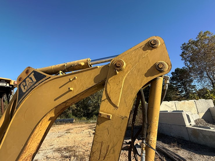 caterpillar-420d-image-36