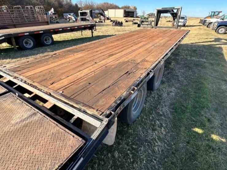 2008-titan-trailer-image-10