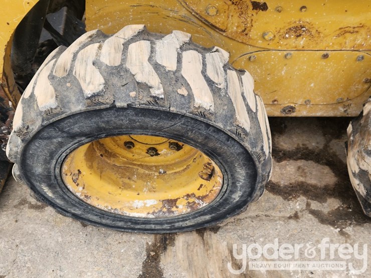 caterpillar-226b-image-12