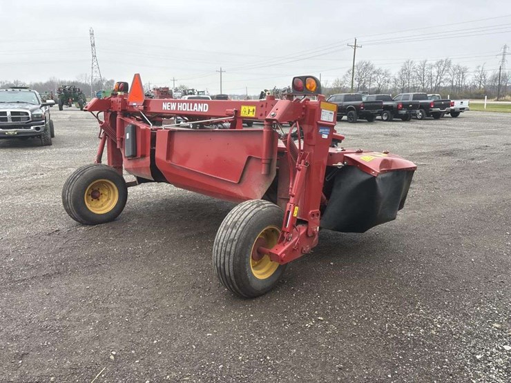 2021-new-holland-210-image-4