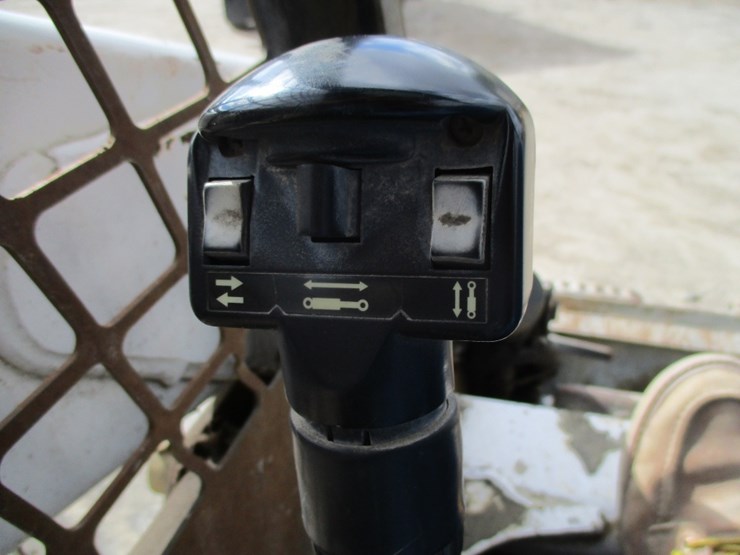 2005-bobcat-s250-image-9