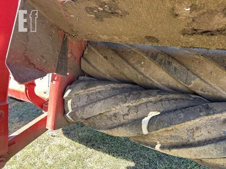 2014-new-holland-h7460-image-36