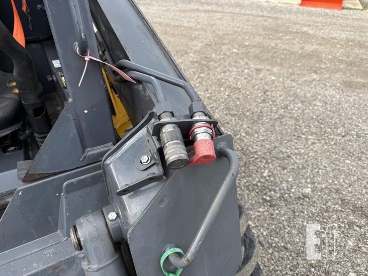 2016-deere-314g-image-11