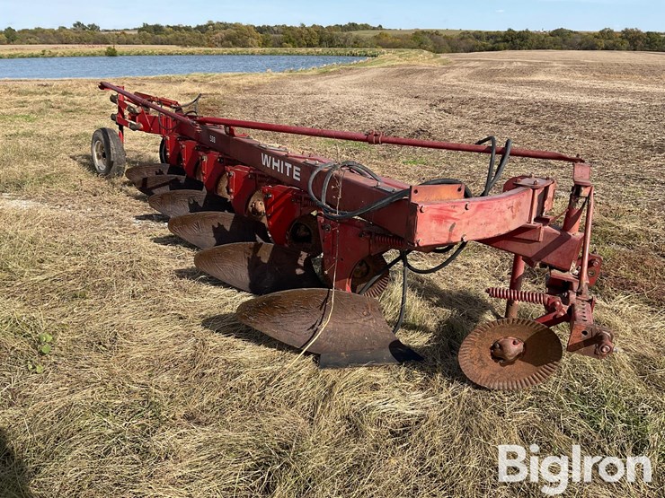 1982-white-588-image-3