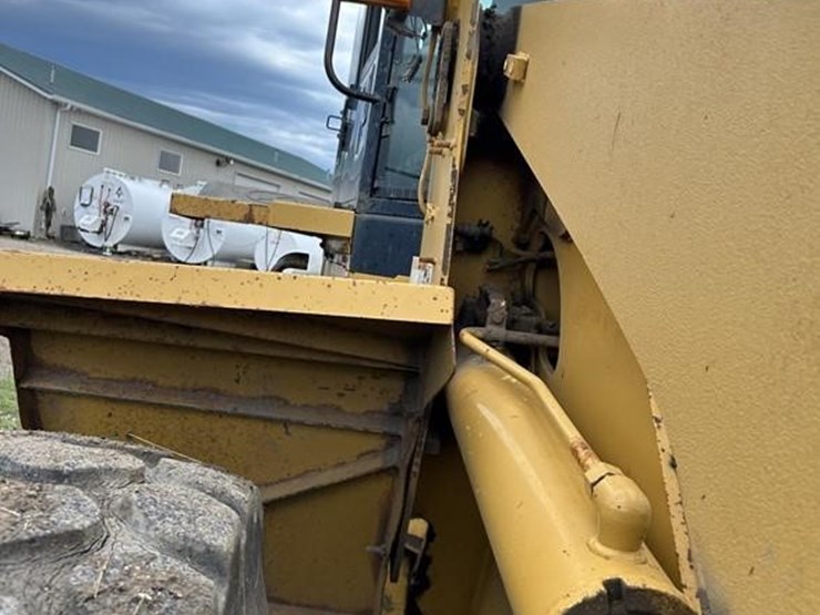 2004-caterpillar-938g-image-22