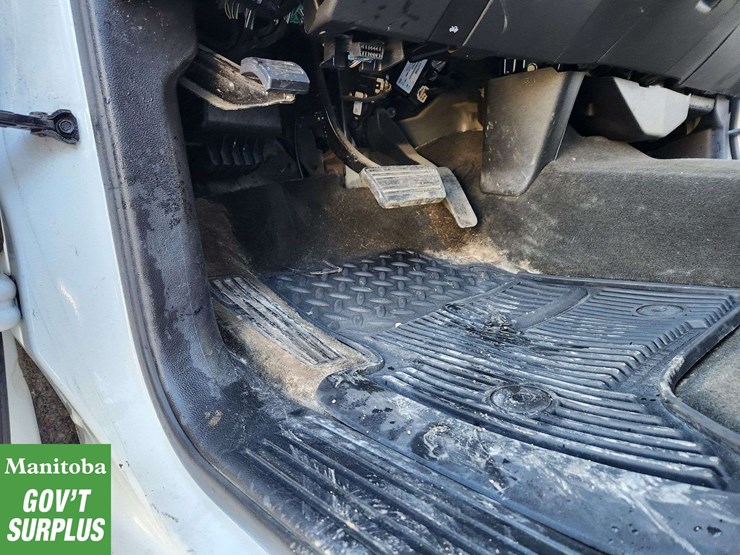 2015-chevrolet-silverado-1500-image-16